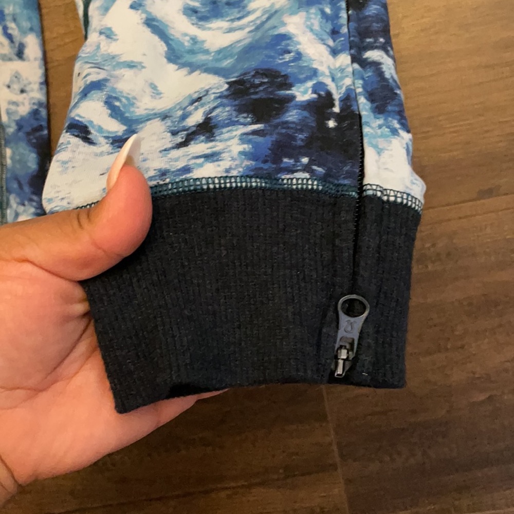 Lululemon No Sweat Pant in Silver & Navy Blue - Picture 11 of 14